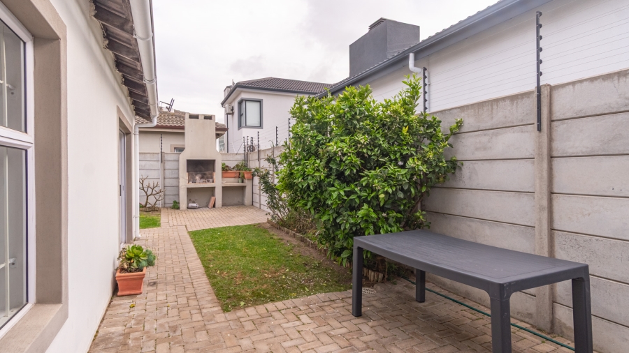 3 Bedroom Property for Sale in Parklands North Western Cape